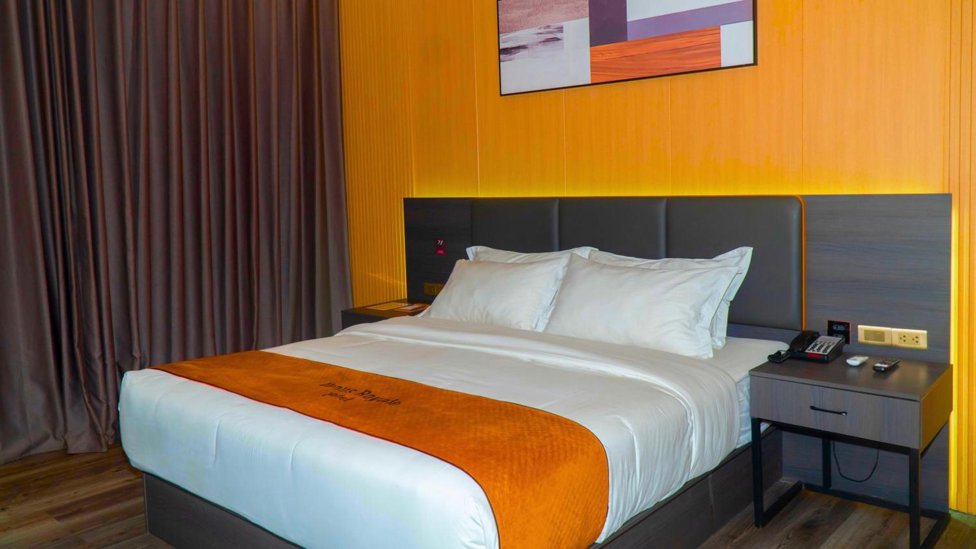 Venus Royale Hotel Корон Екстериор снимка