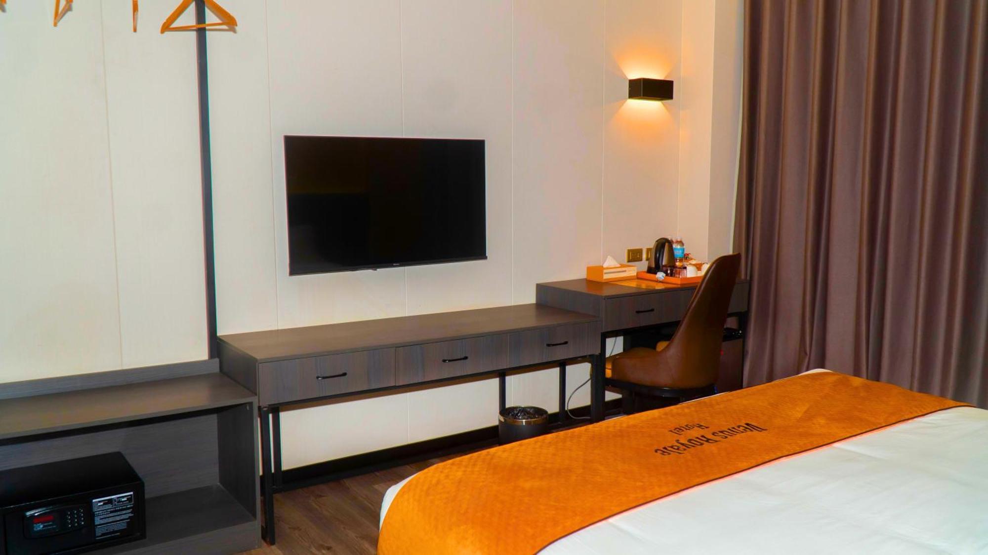 Venus Royale Hotel Корон Екстериор снимка
