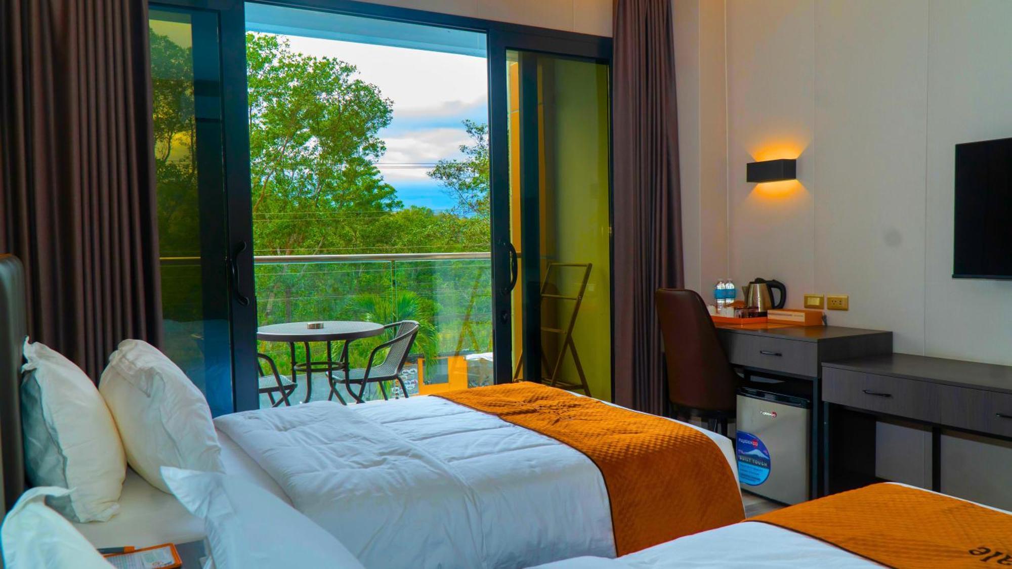 Venus Royale Hotel Корон Екстериор снимка