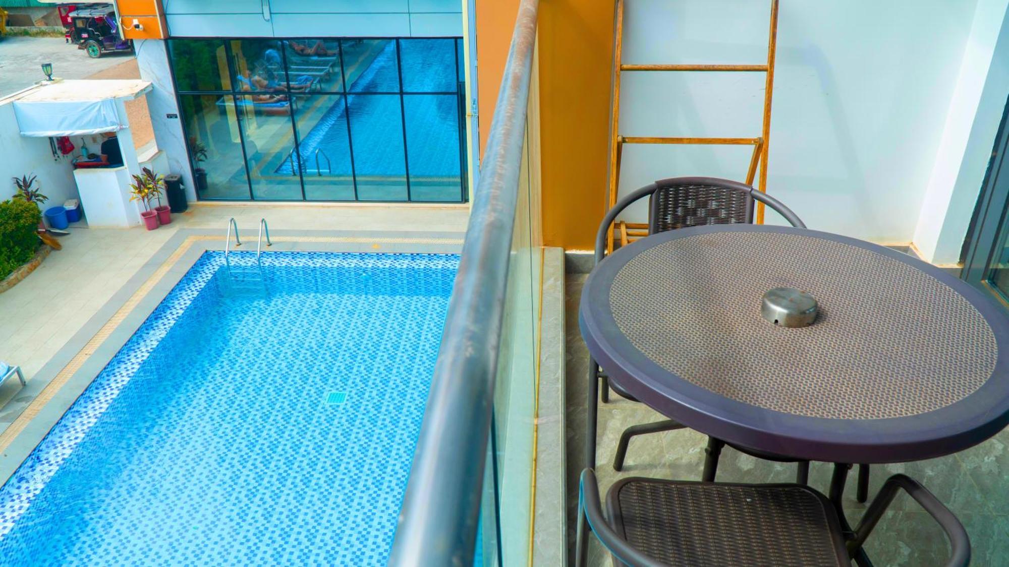 Venus Royale Hotel Корон Екстериор снимка