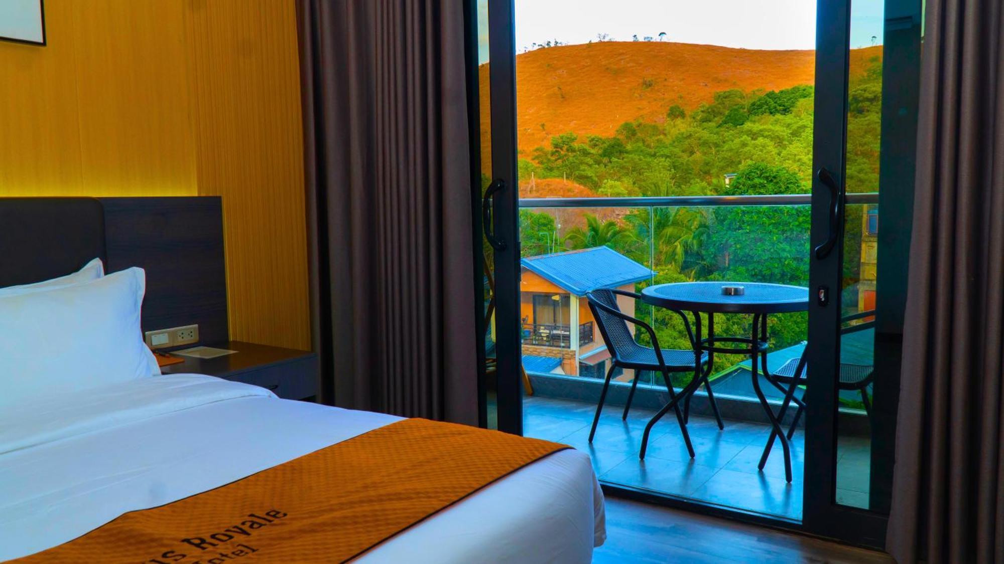 Venus Royale Hotel Корон Екстериор снимка