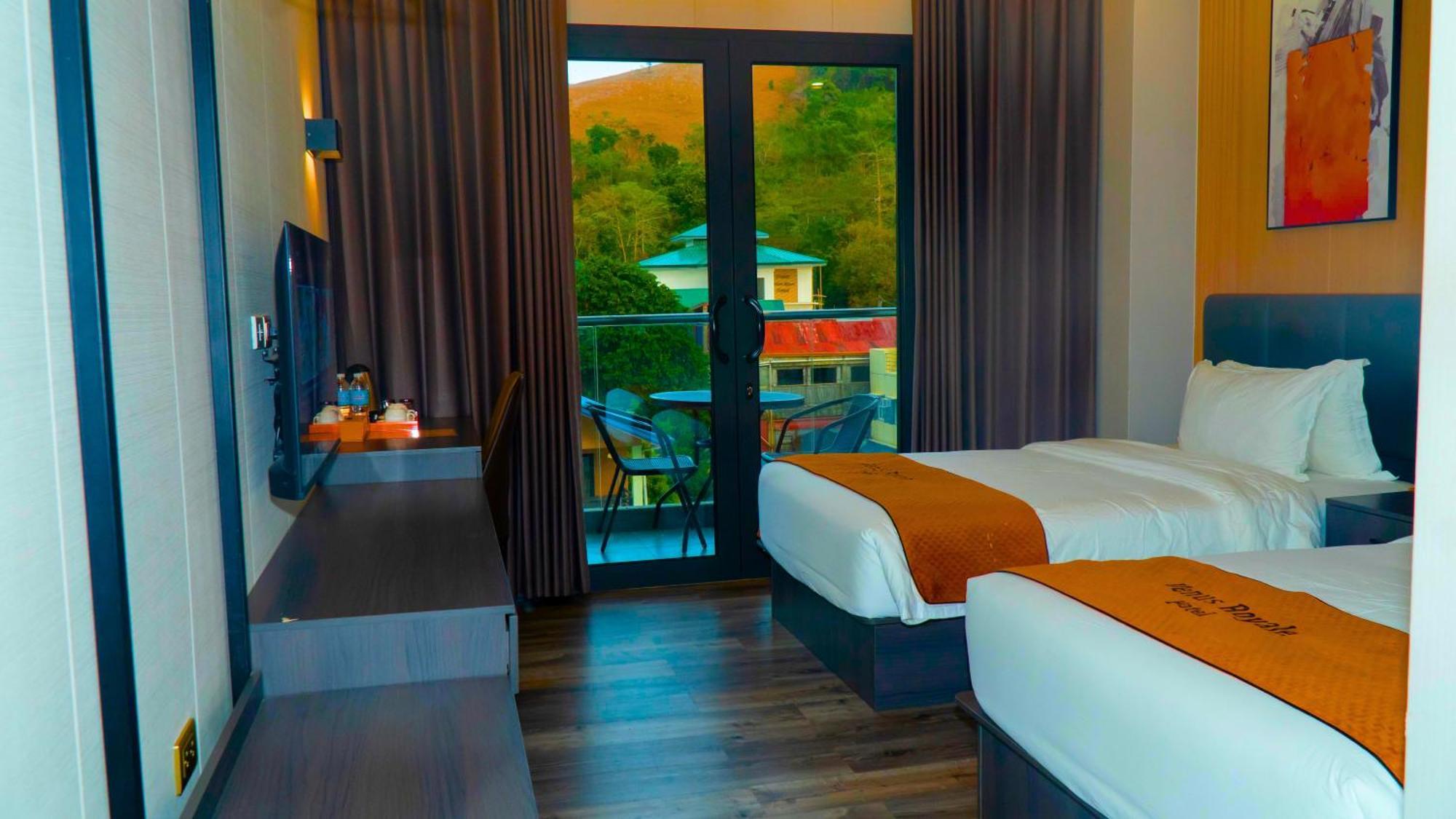Venus Royale Hotel Корон Екстериор снимка