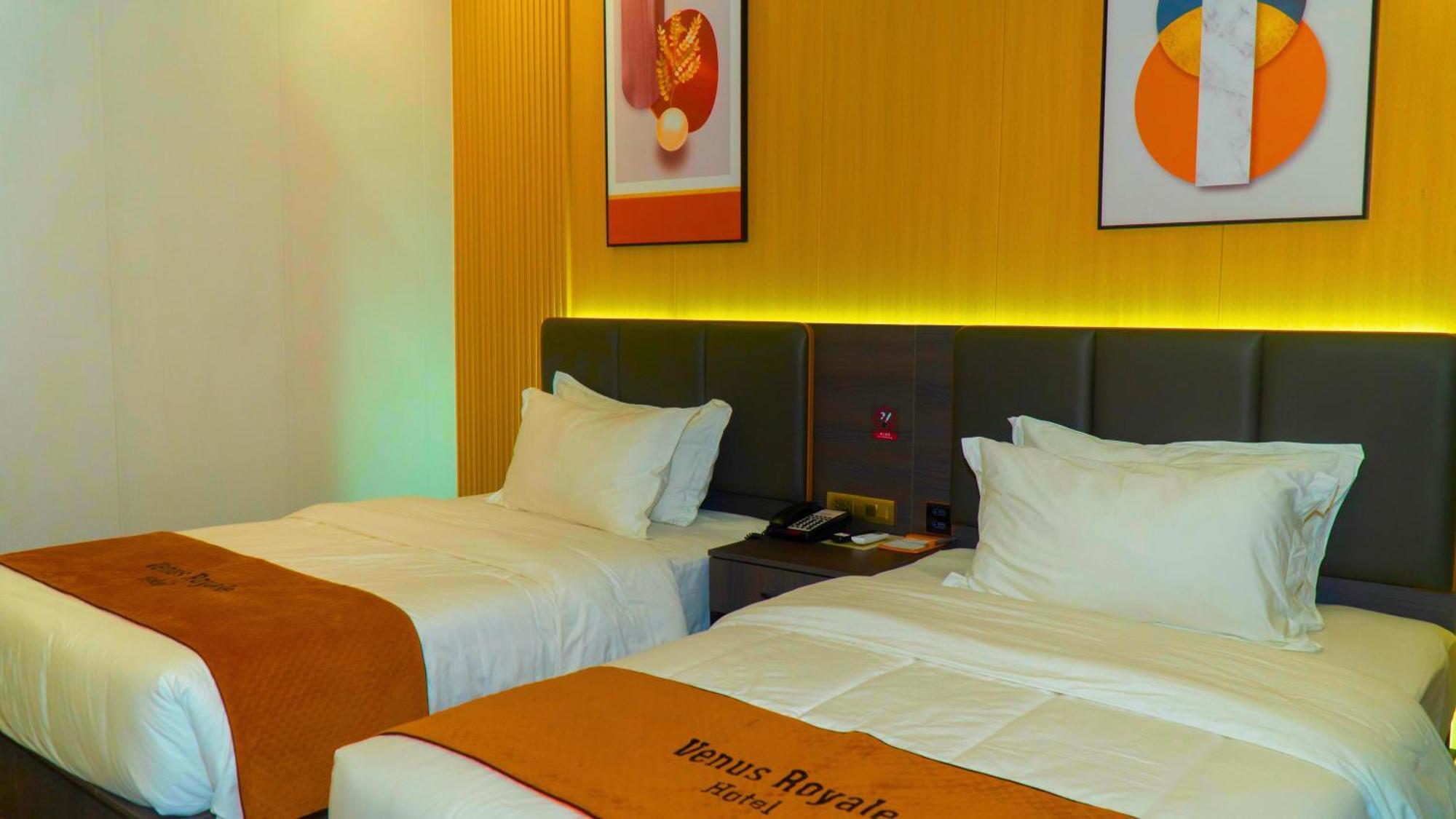 Venus Royale Hotel Корон Екстериор снимка